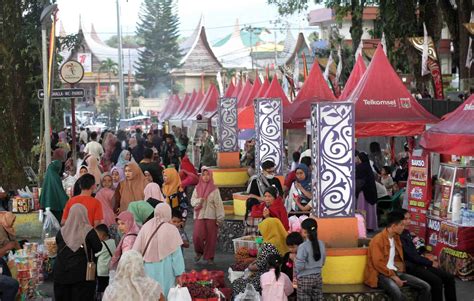 Berkat Pameran Pedati Omzet Pelaku UMKM Bukittinggi Ini Meningkat