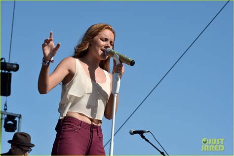 The Voice S Danielle Bradbery Set To Headline Memorial Day Concert In