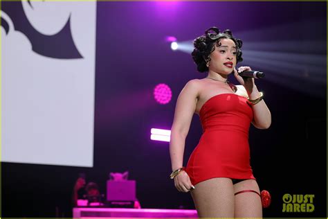 Ice Spice Dresses As Betty Boop For Iheart Powerhouse Performance