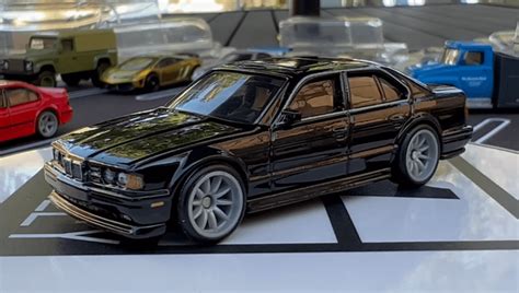 Набор Машинок Premium Hot Wheels 1991 BMW M5 E34 HKD28 Black 2001 BMW M5 E39 HKC52 Red