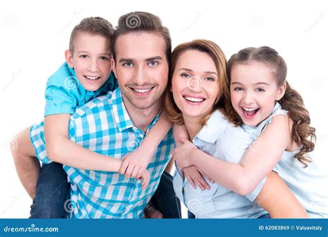 Retrato De La Familia Europea Feliz Con Los Niños Imagen de archivo