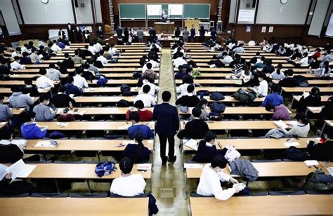 来年の大学入学共通テスト、マスク不要に追試験会場はコロナ禍前と同じ2会場に 読売新聞