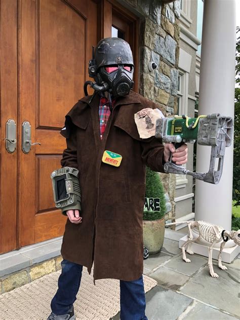 My son's homemade Fallout New Vegas costume : gaming