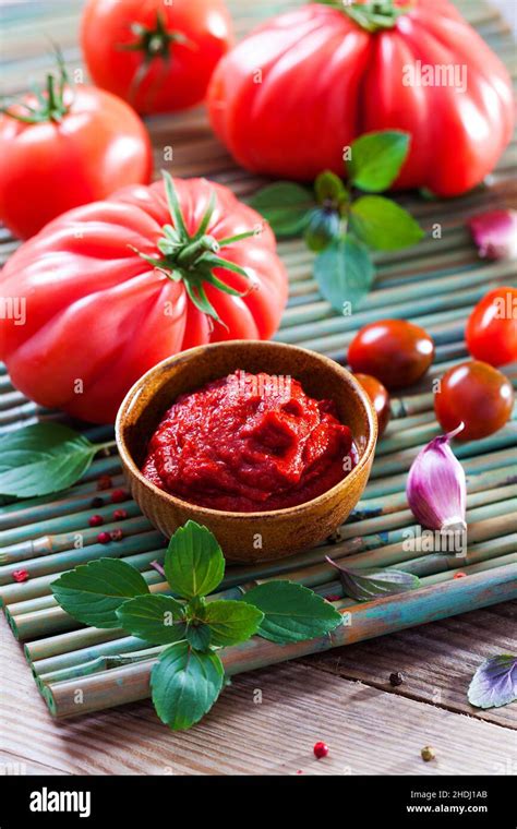 ketchup, tomato paste, ketchups, tomato pastes Stock Photo - Alamy