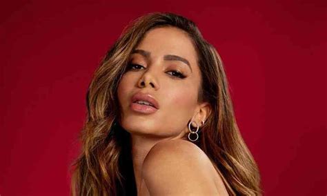 Anitta questiona se Murilo Benício está solteiro Sem cobiçar bofe