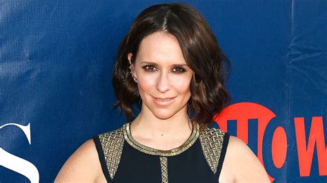 ‘911 Recruits Jennifer Love Hewitt As Season 2 Regular