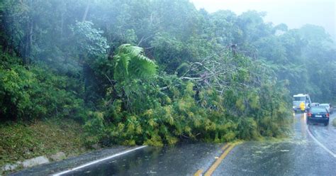 G Queda De Barreira Interrompe Pista Da Br Em Rancho Queimado