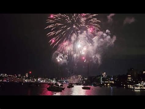 New Year S Eve Sydney Pm Fireworks Light Up Sydney Harbour Nye