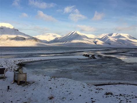 Longyearbyen — Solo Female Wanderer