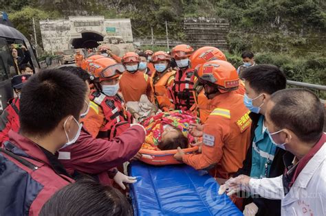 Porak Poranda Sichuan Dilanda Gempa Berkekuatan Magnitudo Foto