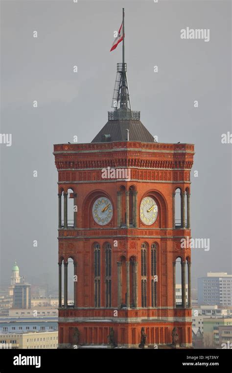 Rotes rathaus hi-res stock photography and images - Alamy 