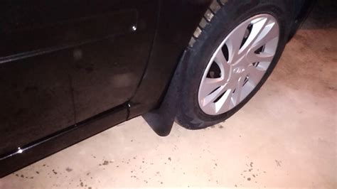 Увеличенные брызговики передние — Lada Гранта лифтбек, 1,6 л, 2015 года ...