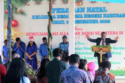 Perayaan Natal Damai Keluarga Besar Sma Negeri Karubaga Berkumpul