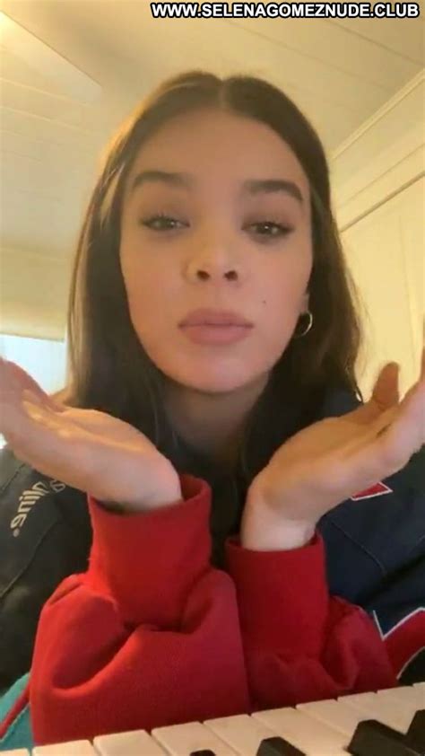 Hailee Steinfeld Sexy Posing Hot Babe Beautiful Celebrity