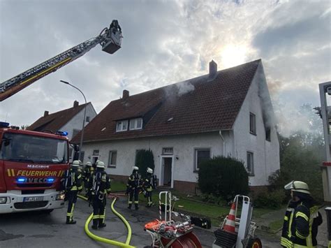 Brand in Löhner Flüchtlingsheim Flammen schlagen aus dem Fenster