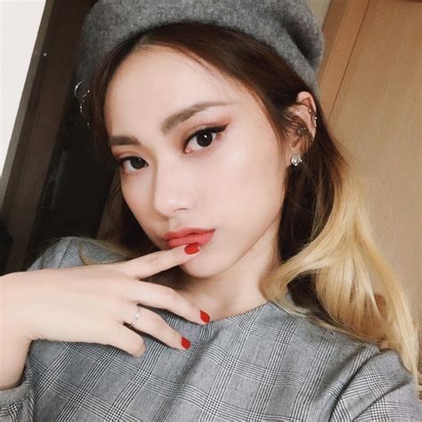 C Y Son Nude M U H Ng T P Xu T S C Kh Ng Th B Qua