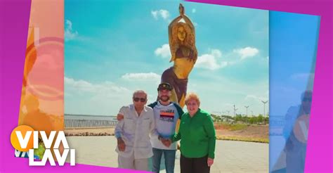 Develan Estatua De Shakira En Barranquilla