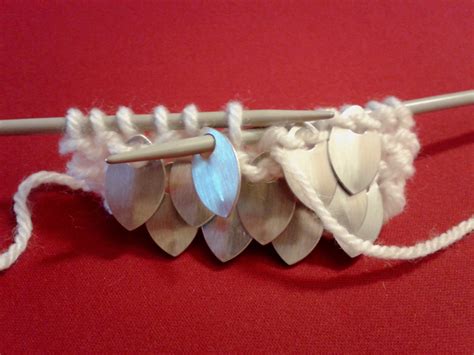 crafty mutt learn  knit  scales