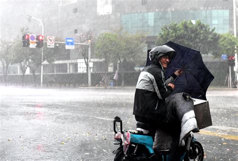 China Renews Blue Alert For Rainstorms Shine News