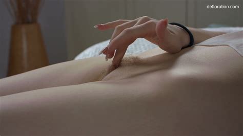 Maiden Anna Klavkina Rubs Her Yo Virgin Pussy In Solo