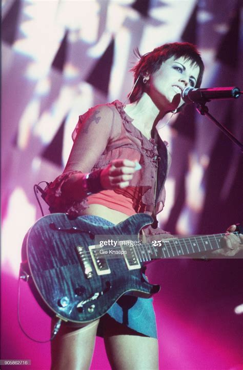 Photos remembering the cranberries dolores o riordan 1971 2018 – Artofit