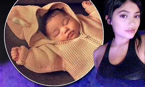 New Mum Kylie Jenner Flashes Her Toned Stomach In A Hot Tub Daily Mail Online