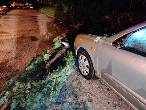 Mostar Pogodilo Olujno Nevrijeme O Te Eni Automobili