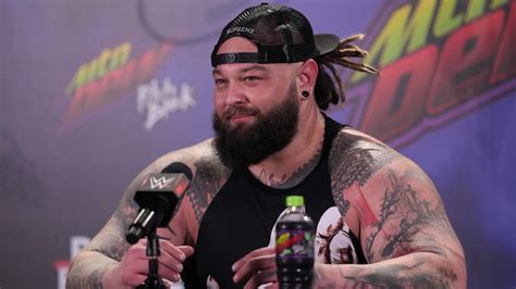 Triste Nouvelle Décès De La Superstar De La Wwe Bray Wyatt Pendant