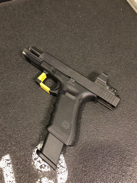 Maxon Shooters Supplies & Indoor Range, 75 Bradrock Dr, Des Plaines, IL