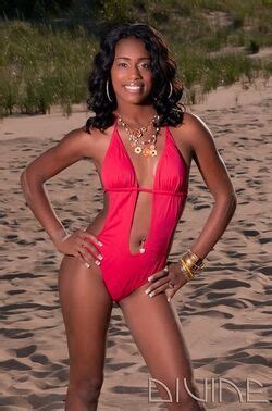 Hot Sexy Tiara Hodge Bikini Pics