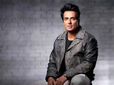 sonu sood donates money  fish venkats family