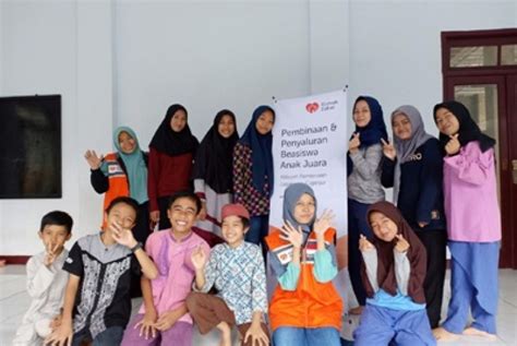 Rumah Zakat Salurkan Beasiswa Anak Juara Republika Online