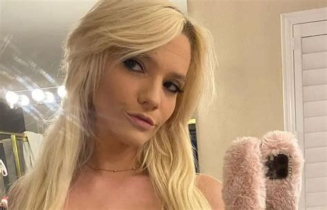 Kenna James Age Bio Height Figure Net Worth Toptenu