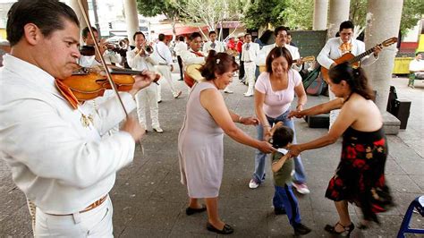 Éste Es El Origen De Festejar A Mamá El 10 De Mayo En México