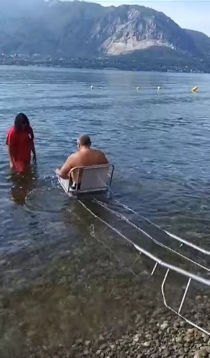 Spiaggia Accessibile Per Disabili Il Video Che Ha Conquistato Pi Di