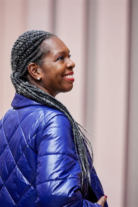 How to mix grey hair and black strands for a sleek look 16