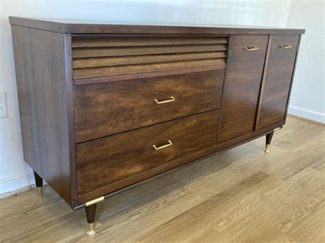 Mid Century Modern Walnut Credenza By Bassett Epoch