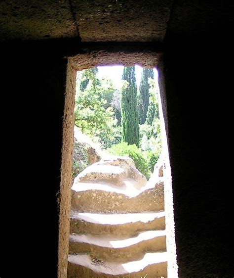 ITALY'S SECRET PLACES: THE MYSTERIOUS ETRUSCANS (Cerveteri: Part One)