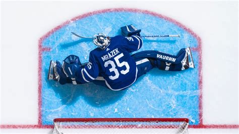 Toronto Maple Leafs trade goaltender Petr Mrazek, 2022 first-round pick ...