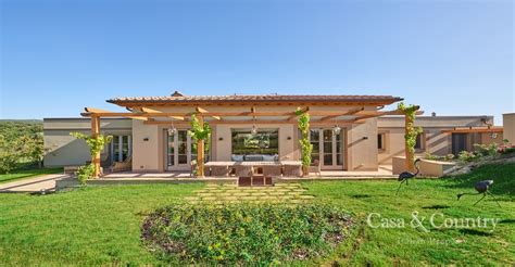 Luxury Tuscan villa for sale with swimming pool