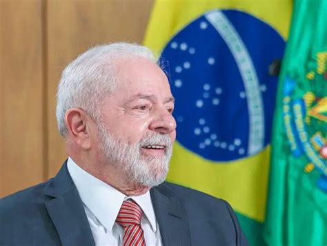 Lula está liberado para voltar ao trabalho diz novo boletim médico