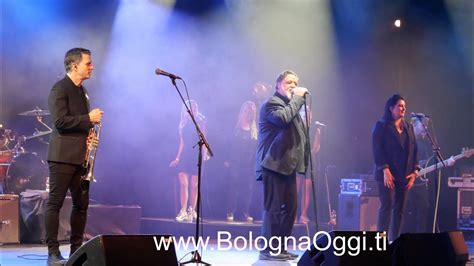 Concerto Di Russell Crowe INDOOR GARDEN PARTY A Bologna Presso Il