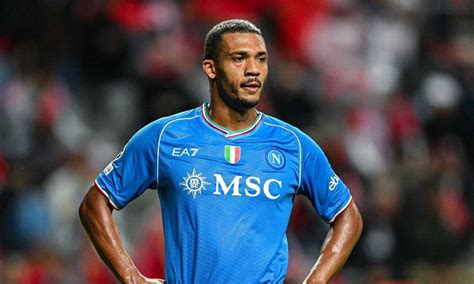 Napoli Lo Stadio Con Juan Jesus No Al Razzismo Giocatori In