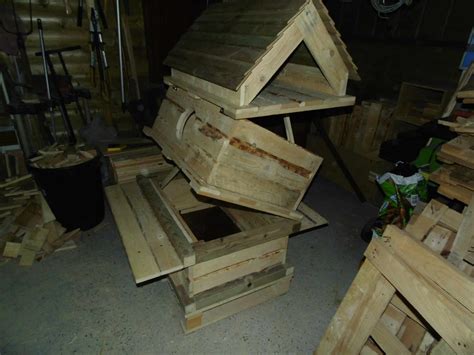 Outrageous Outdoor Deluxe Pallet Cat House 1001 Pallets