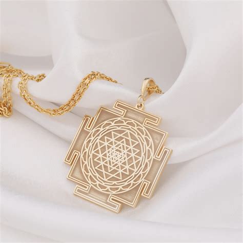 14K Solid Gold Sriyantra Halskette Heilige Geometrie Halskette Hindu