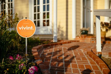 5 Ways Home Security Signs Deter Burglars | Vivint