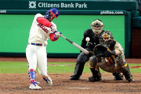 Phillies Harper Reign In The Rain Clinch Nlcs And World Series