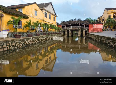 La Pagode Chua Cau Pont Ou Le Pont Couvert Japonais De Hoi An Est L