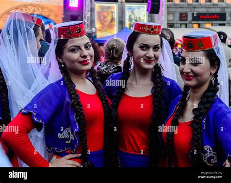 Armenians Traditional Dancers In Yerevan Stock Photo Alamy