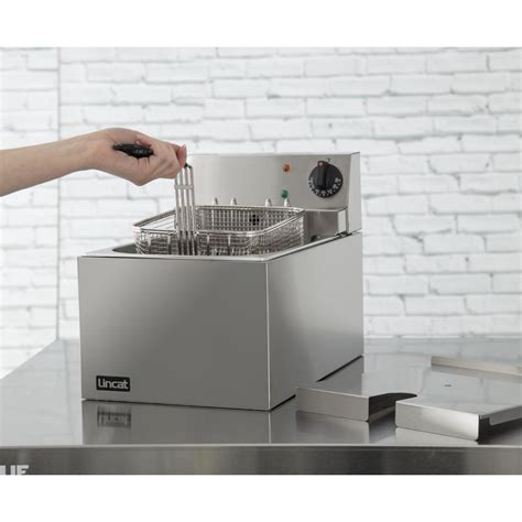 Lincat Single Tank Single Basket Countertop Electric Fryer Ldf J